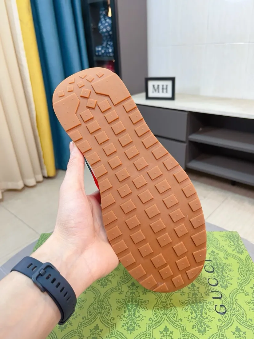 Men's shoes 💰420🌸🌸[GUCCI] Gucci's new spring and summer slip-on loafers with cartoon characters, Fendi F's low-cut trendy men's shoes, 😈The upper is made of Italian 🇮🇹 imported sheep suede with Lafayette embroidered leather, full pigskin lining, original rubber non-slip outsole! The style is high-profile and elegant, and the upper is versatile and fashionable. 🇱🇾🇱🇾A large number of ready-made and reposted pictures will be sold! 38-44,